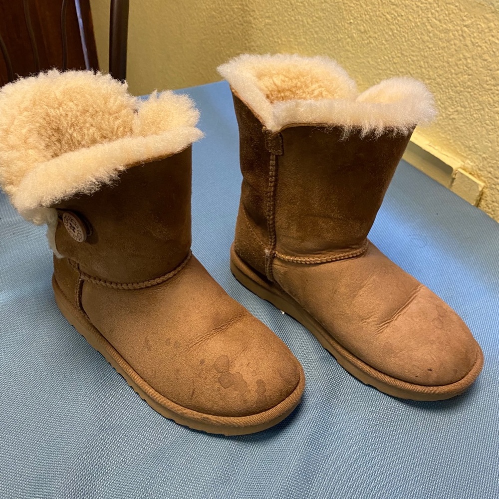 UGG